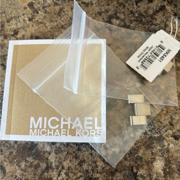 SOLD - Women’s stunning large faced Michael Kors watch - Picture 4 of 5